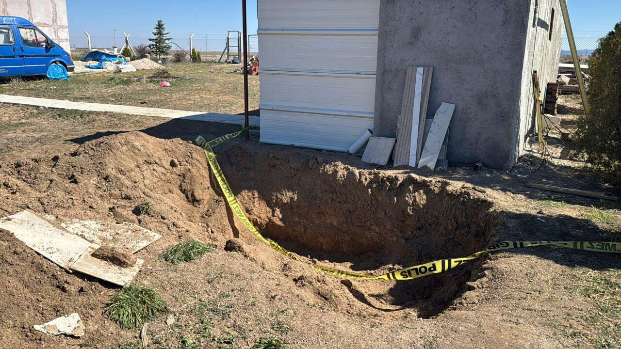 10 gündür kayıptı! Babası öldürüp bahçeye gömmüş 11